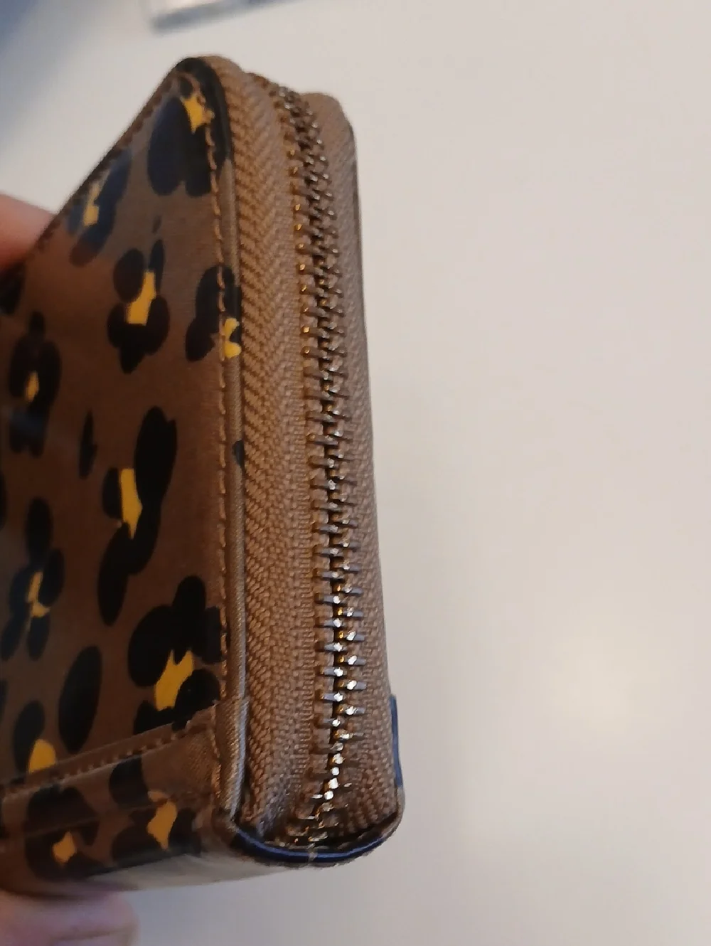 Burberry Vintage Blue Label, Leopard Floral Print Wallet C O A - Picture 5 of 17